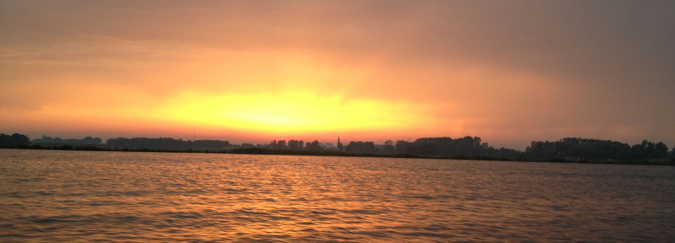 Zonsondergang boven de kaag bij Sassenheim